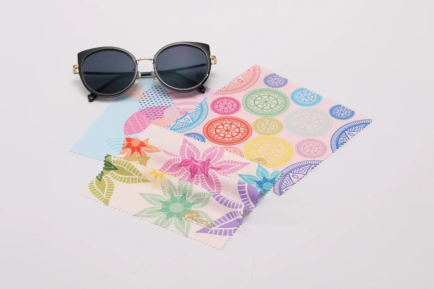 Digital printed microfiber eyeglass cloth with gold foil logo