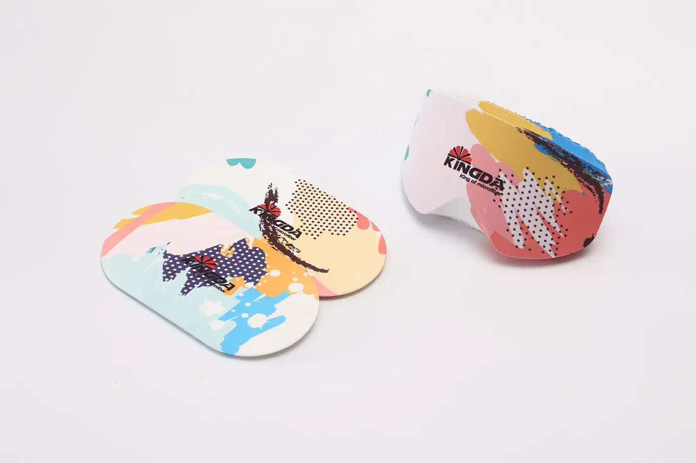 Microfiber ski goggle cover that cleans and protects goggles