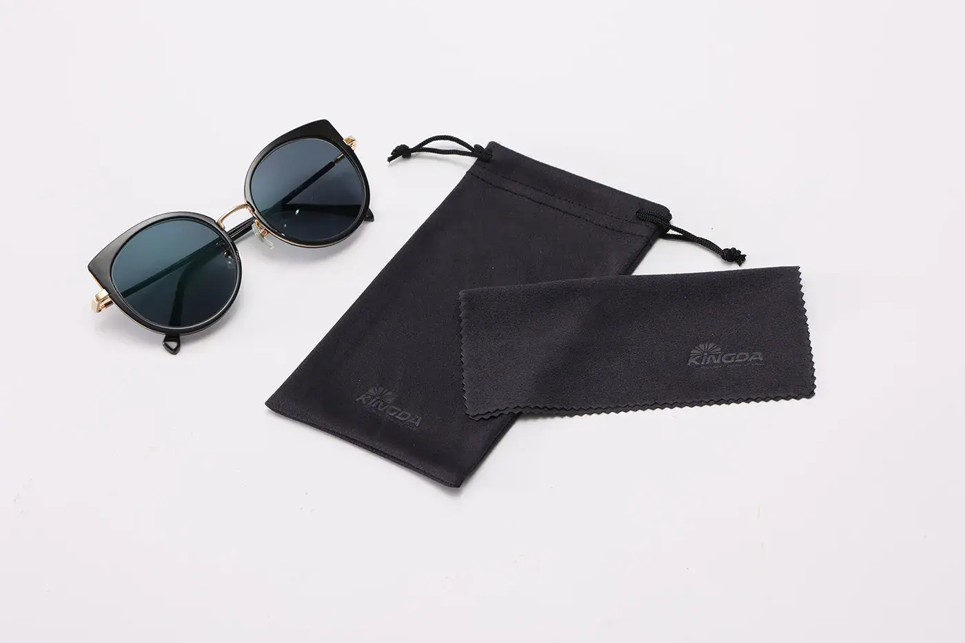 Blind-embossed microfiber cleaning cloth and pouch set