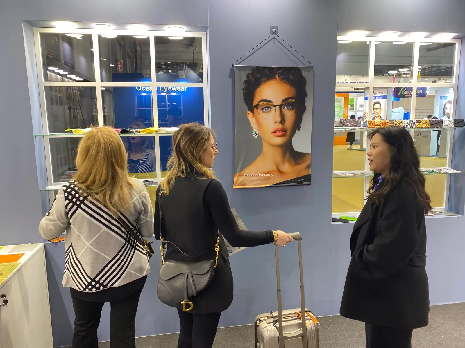 Kingda HK OPTICAL FAIR trade-show booth and microfiber product display, photo 1