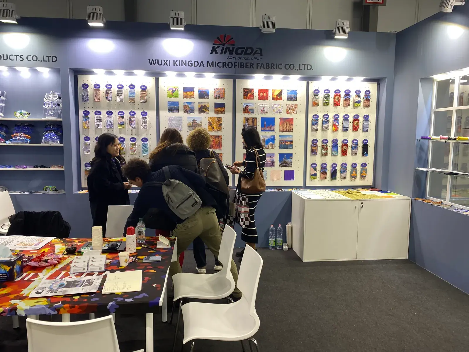 Kingda HK OPTICAL FAIR trade-show booth and microfiber product display, photo 3