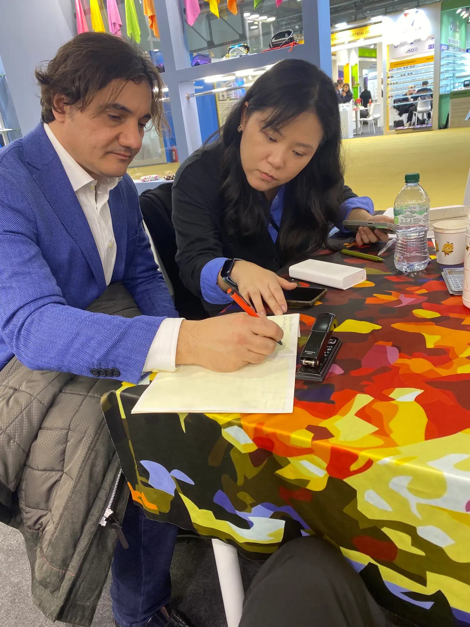 Kingda HK OPTICAL FAIR trade-show booth and microfiber product display, photo 7