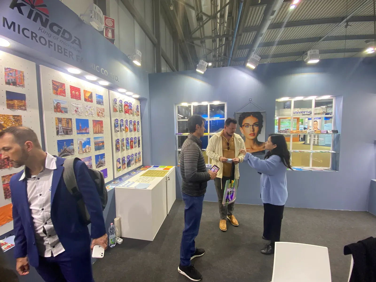 Kingda HK OPTICAL FAIR trade-show booth and microfiber product display, photo 9