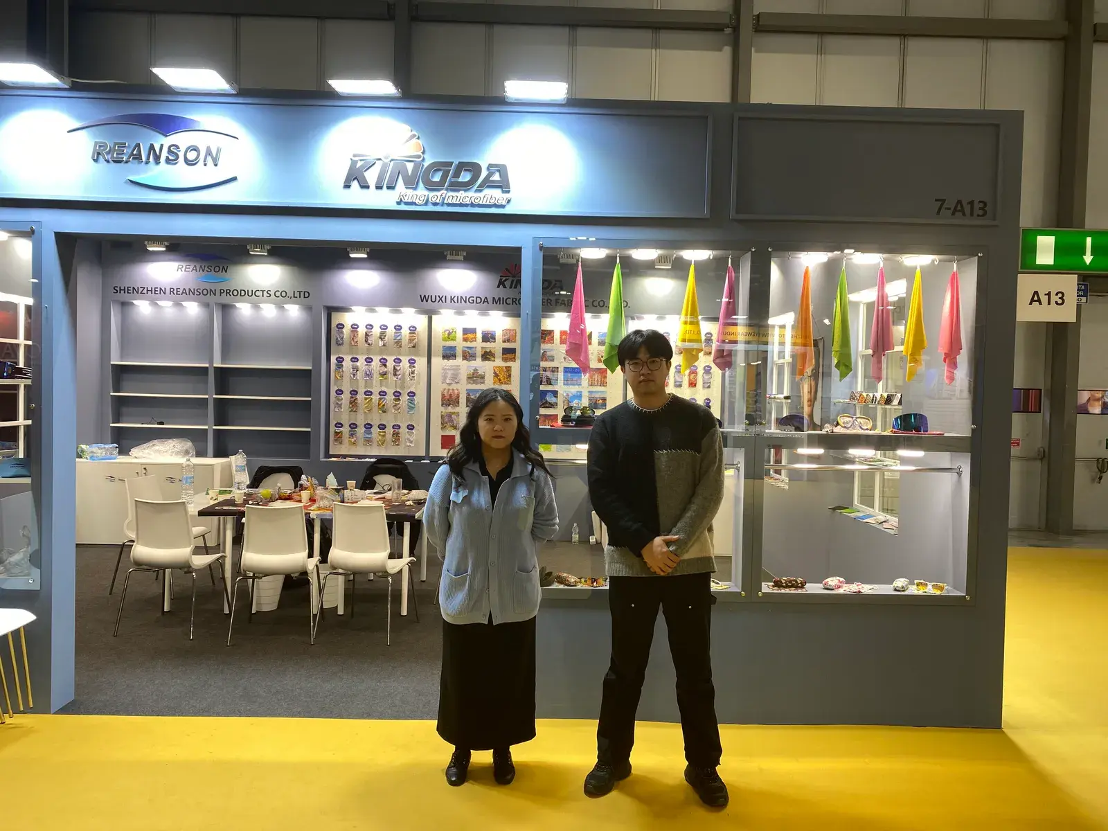 Kingda HK OPTICAL FAIR trade-show booth and microfiber product display, photo 12