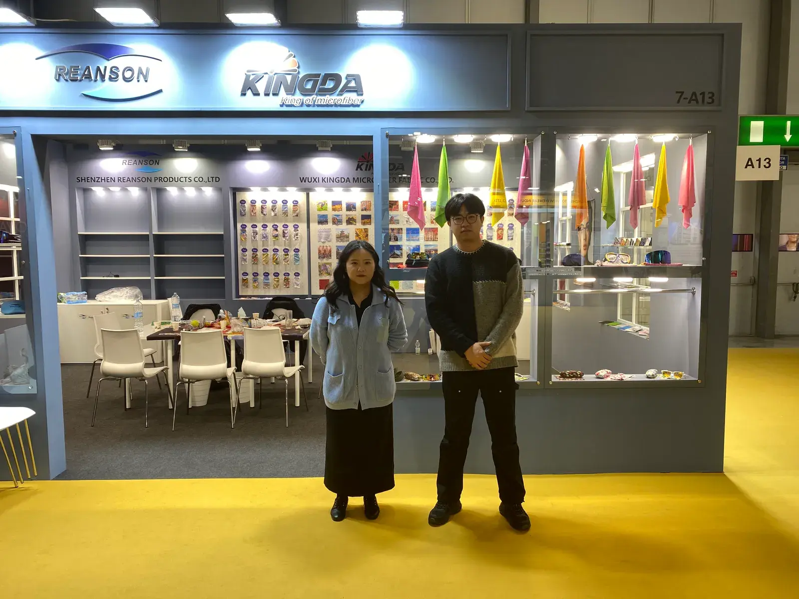 Kingda HK OPTICAL FAIR trade-show booth and microfiber product display, photo 13