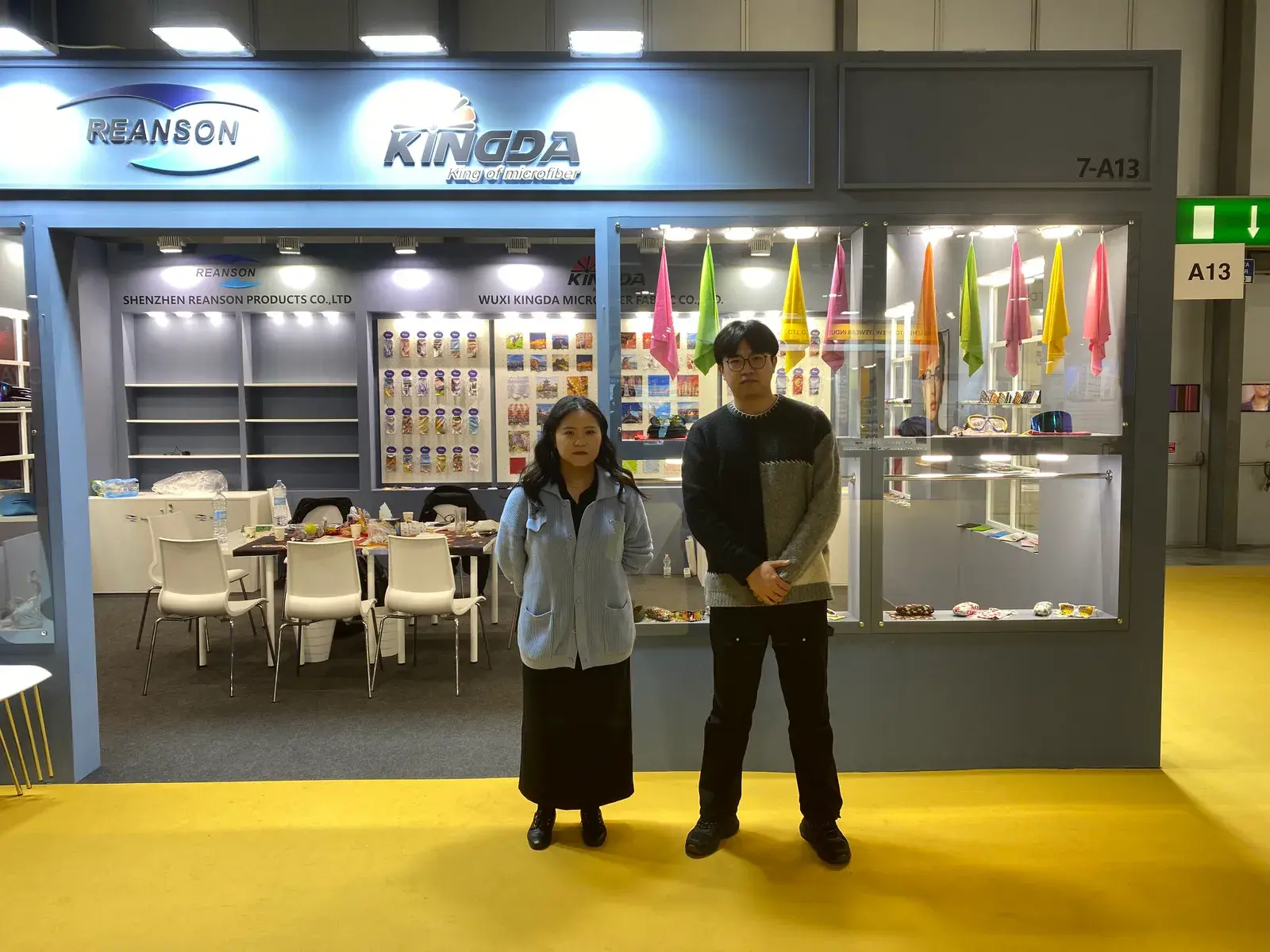 Kingda HK OPTICAL FAIR trade-show booth and microfiber product display, photo 14