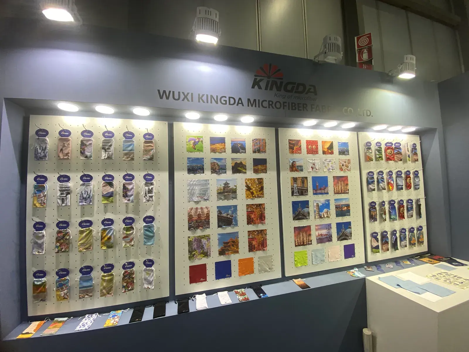 Kingda HK OPTICAL FAIR trade-show booth and microfiber product display, photo 15