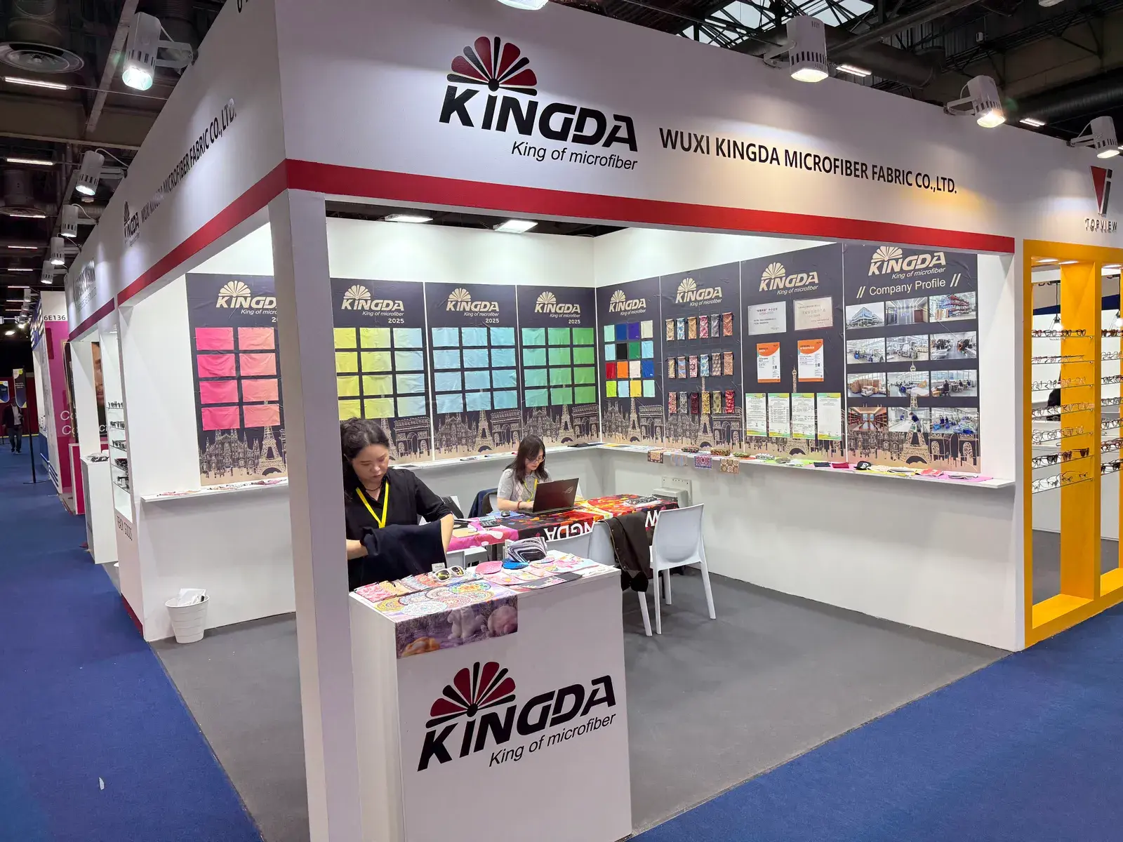 Kingda SILMO trade-show booth and microfiber product display, photo 3
