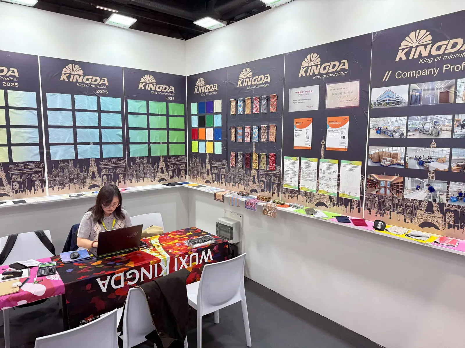 Kingda SILMO trade-show booth and microfiber product display, photo 4