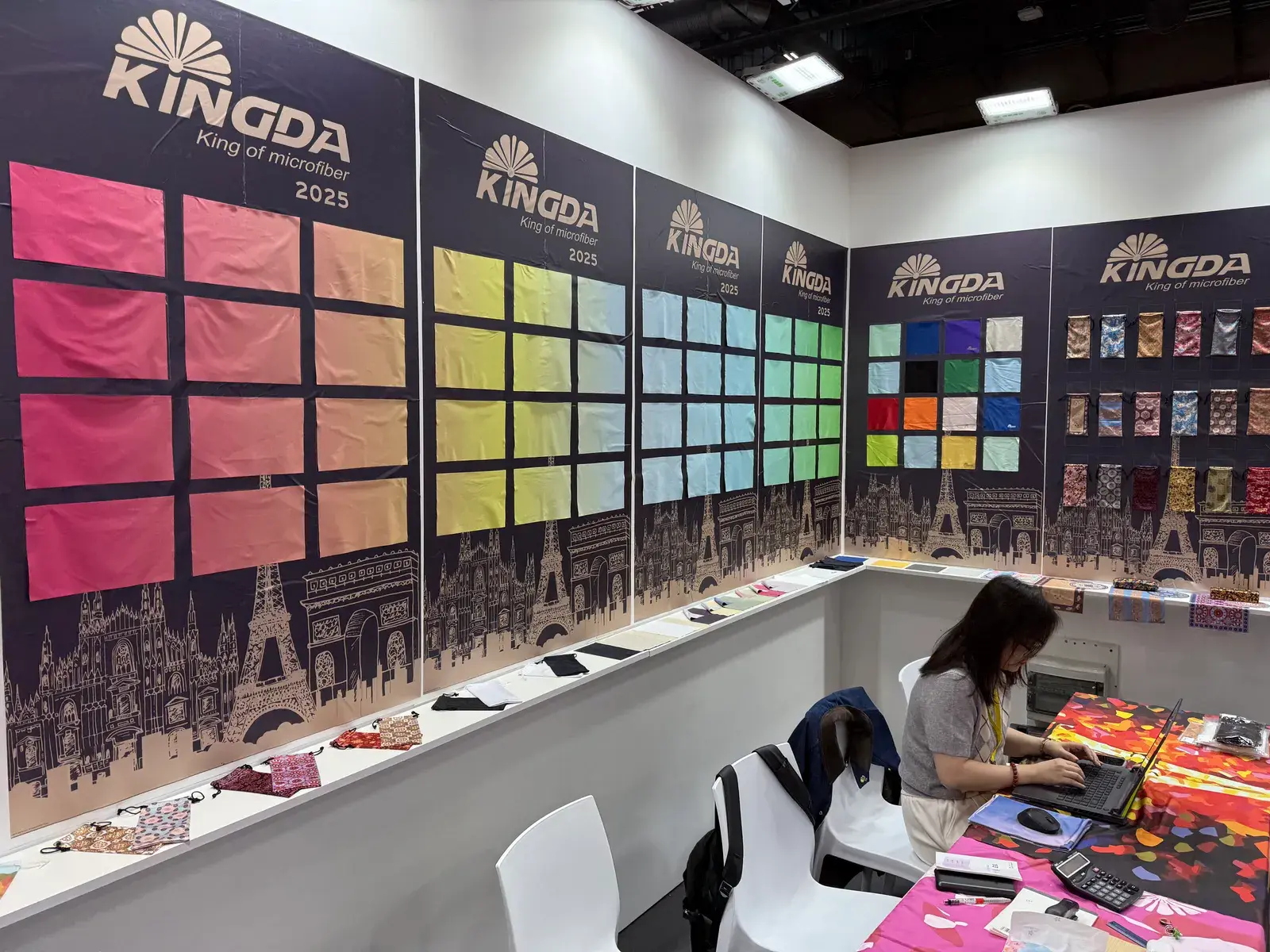 Kingda SILMO trade-show booth and microfiber product display, photo 5