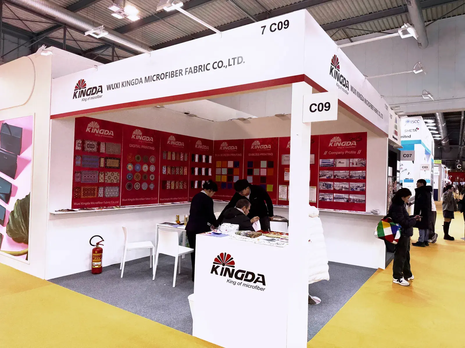 Kingda SILMO trade-show booth and microfiber product display, photo 9