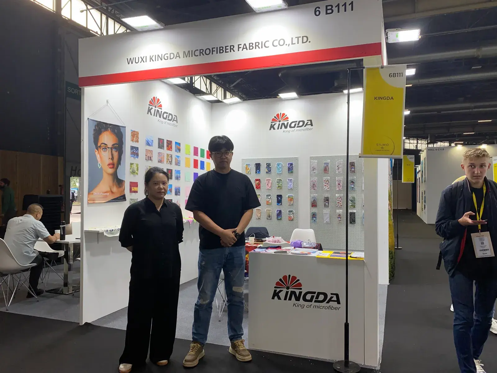 Kingda SILMO trade-show booth and microfiber product display, photo 10